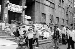 Foto: Weltumwelttag auf dem Markt in Halle, 5. Juni 1990