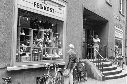 Foto: Schuhgeschäft in Leuna mit Erzeugnissen aus der BRD, 16. Mai 1990