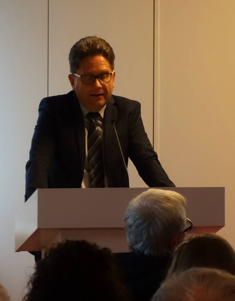 Abbildung Dr. Heiden bei seiner Einführung. Klicken zum Vergrößern.