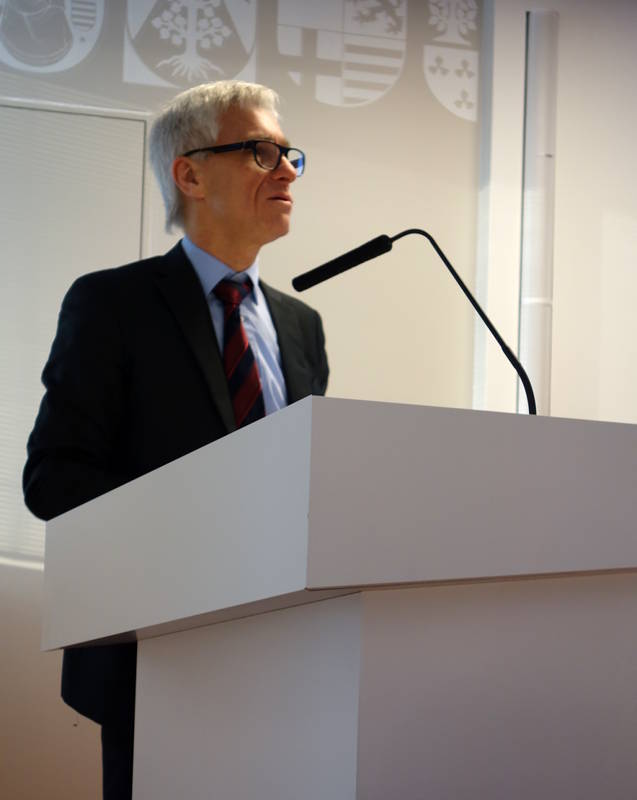 Abbildung Dr. Lutz Miehe (Ministerium für Inneres und Sport) bei seinem Grußwort. Klicken zum Vergrößern.