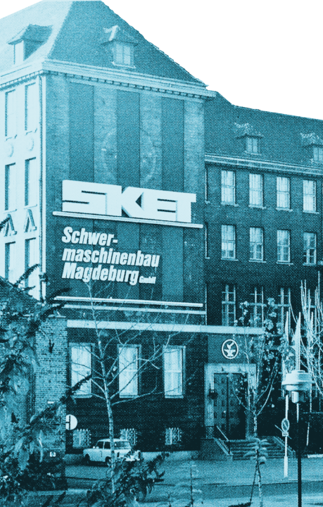 Ansicht eines Betriebsgebäudes des SKET mit neuem und Spuren des entfernten alten Betriebslogos Ansicht eines Betriebsgebäudes des SKET mit neuem und Spuren des entfernten alten Betriebslogos