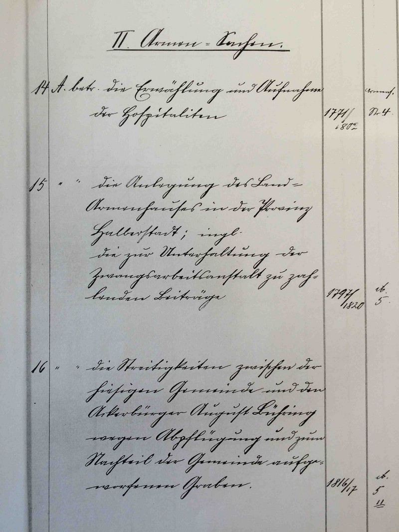 Anhand handschriftlicher Findbücher können die Teilnehmer ihre erworbenen Lesekenntnisse erproben.