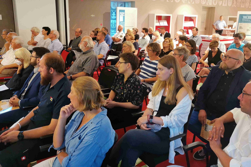 Blick in den gut besuchten Vortragsraum