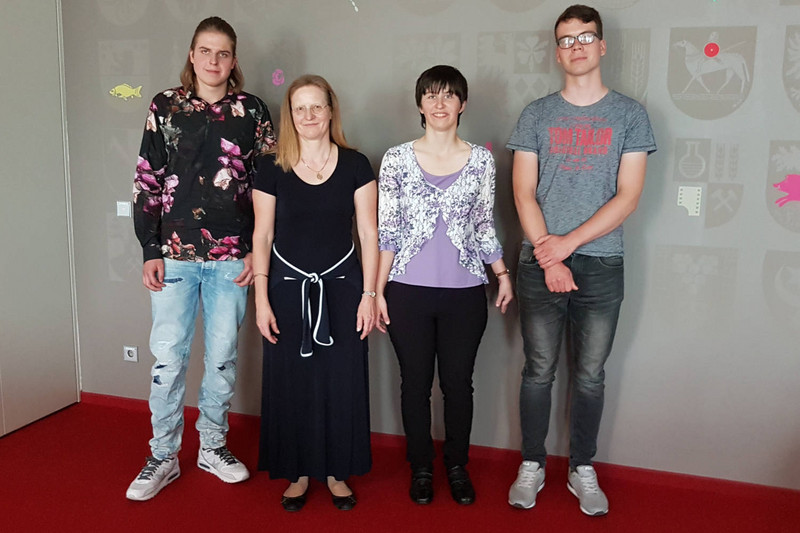 Ausbildungleiterin Frau Ratai mit den FAMIs