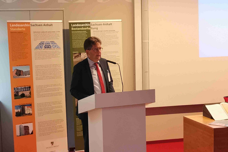 Der Leiter des Landesarchivs, Herr Dr. Detlev Heiden führt in die Reihe QuellenNAH ein.