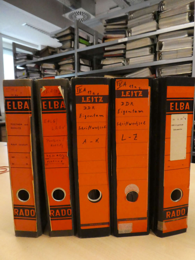 Akten (Stehordner) aus der Schenkung von Dr. Lauris Beets
