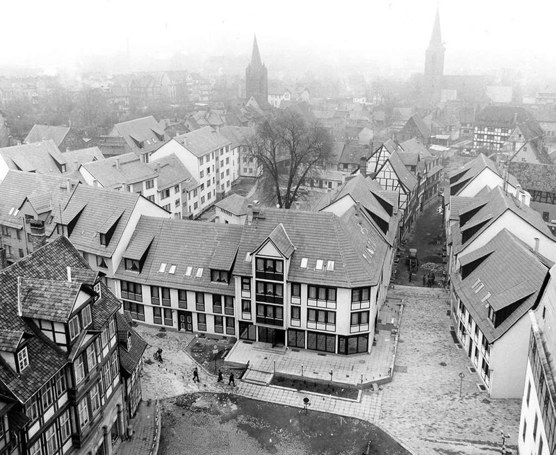 Das Baugebiet „Schmale Straße“ in Quedlinburg kurz vor Abschluss der Sanierung (1987). Klicken zum Vergrößern. Abbildung Das Baugebiet „Schmale Straße“ in Quedlinburg kurz vor Abschluss der Sanierung (1987). Klicken zum Vergrößern.