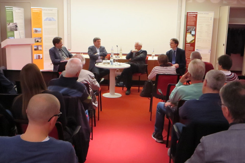 Die Zeitzeugen Dr. Willi Polte und Dieter Steinecke, eingerahmt von den Moderatoren Dr. Detlev Heiden und Dr. Ralf Lusiardi