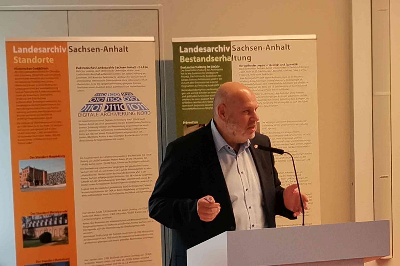 Der Vorsitzende des Landesverbands jüdischer Gemeinden in Sachsen-Anhalt, Herr Max Privorozki