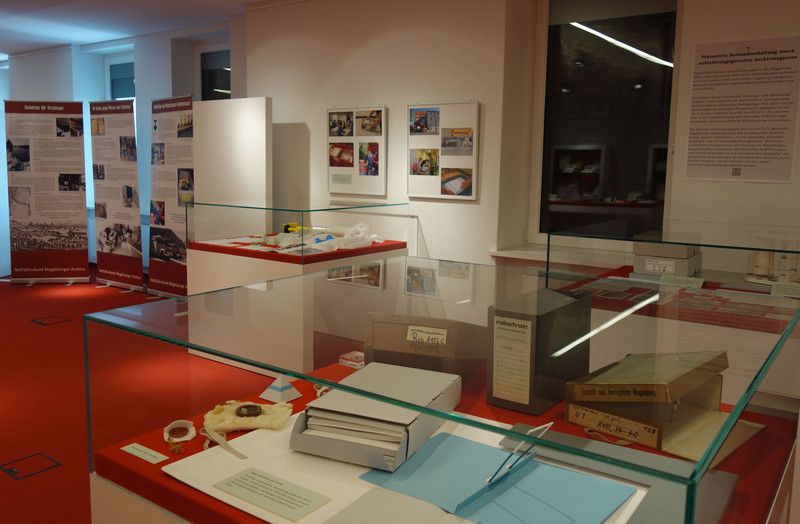 Abbildung Impressionen der Ausstellung. Klicken zum Vergrößern.